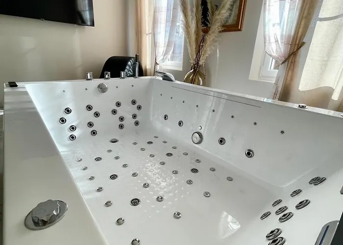 Maison Bien-etre Balneo Et Sauna Cosy Et Chaleureux Nyaraló *